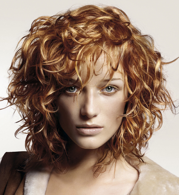 curly-hair-styles-04-4 Göndör haj stílusok