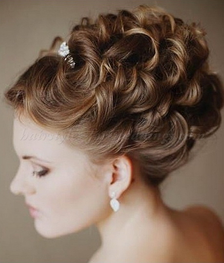 curly-updo-hairstyles-for-weddings-39_12 Göndör frizurák esküvők számára