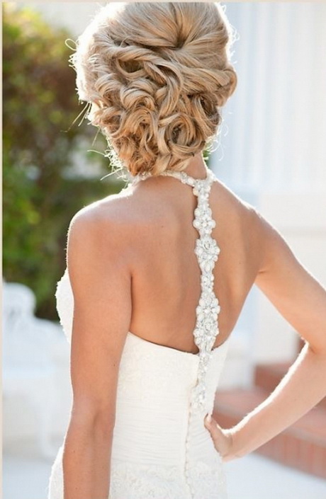 curly-updo-hairstyles-for-weddings-39_9 Göndör frizurák esküvők számára