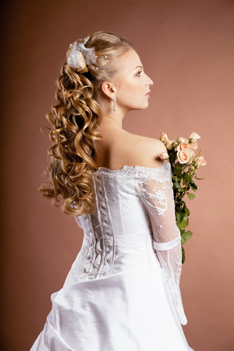 curly-wedding-hairstyles-for-long-hair-17_3 Göndör esküvői frizurák hosszú hajra