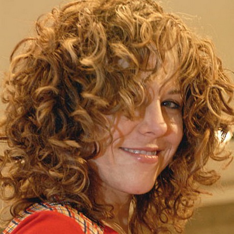 hairstyle-for-curly-hair-women-31-16 Frizura göndör hajú nők számára