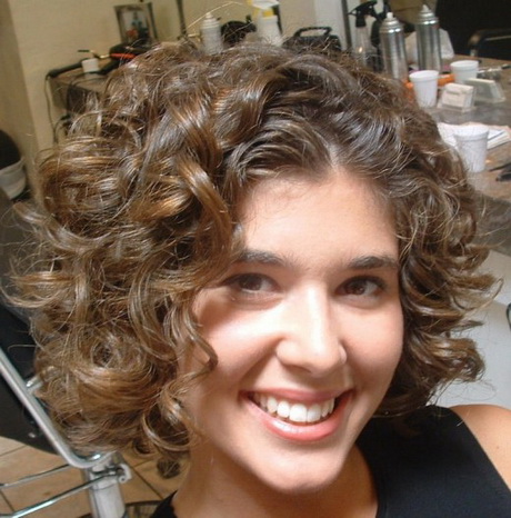 latest-short-curly-hairstyles-09_2 Legújabb rövid göndör frizurák