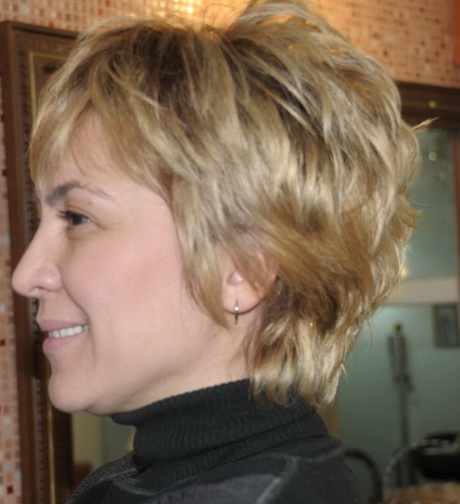 layered-short-hairstyles-for-women-88_11 Réteges Rövid frizurák a nők számára