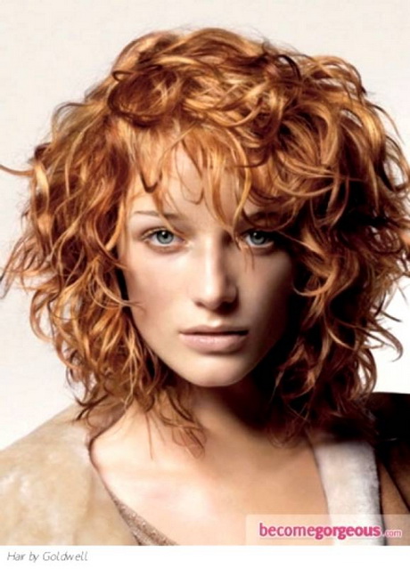 medium-layered-curly-hairstyles-71_12 Közepes rétegű göndör frizurák