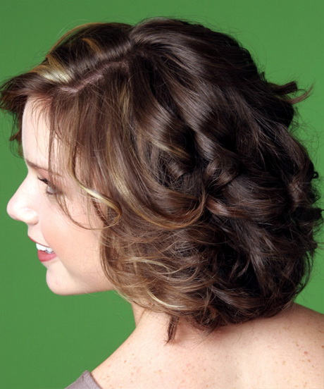medium-layered-curly-hairstyles-71_14 Közepes rétegű göndör frizurák