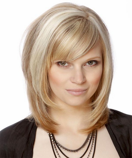 medium-layered-hairstyles-with-bangs-02-3 Közepes rétegű frizurák frufruval