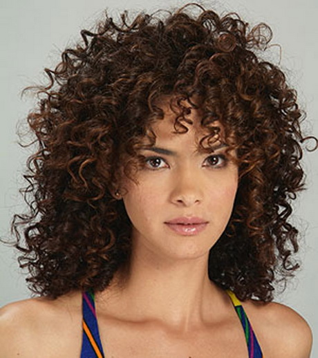 medium-length-naturally-curly-hairstyles-41-6 Közepes hosszúságú természetesen göndör frizurák