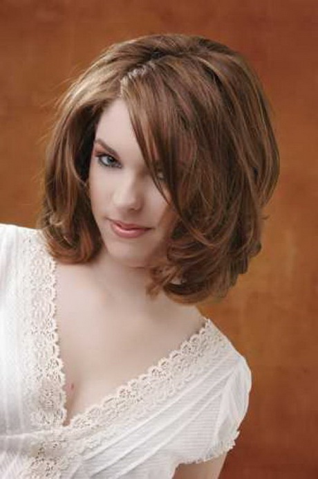 pictures-of-medium-length-hairstyles-for-women-38_19 Képek a közepes hosszúságú frizurákról a nők számára