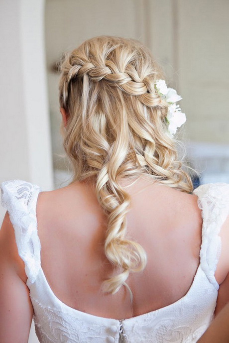 prom-hairstyles-with-braids-and-curls-40-18 Prom frizurák zsinórra, fürtök