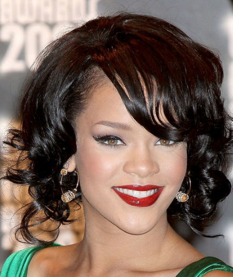 rihanna-short-curly-hairstyles-46-12 Rihanna rövid göndör frizurák