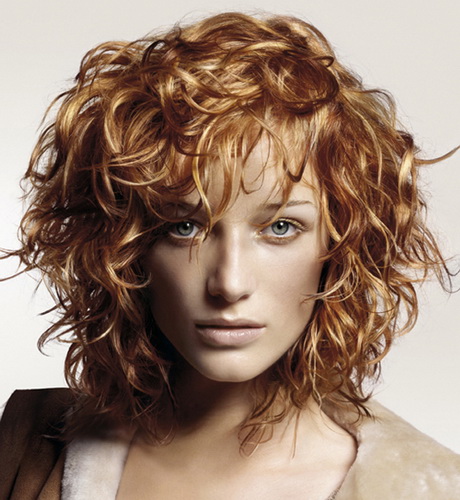 short-curly-hairstyle-for-women-94_18 Rövid göndör frizura a nők számára