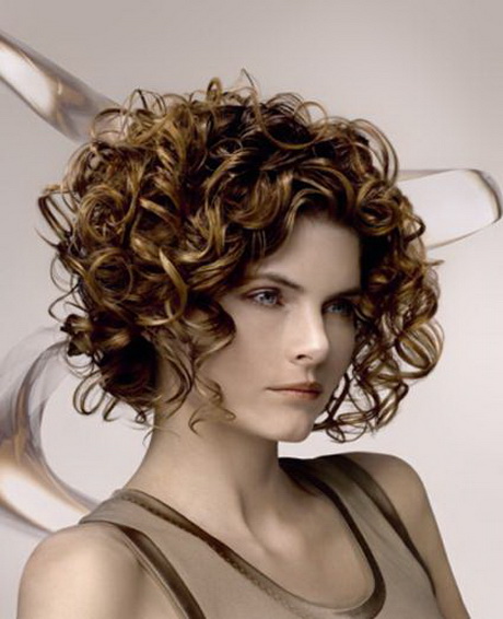 short-curly-layered-hairstyles-15-10 Rövid göndör réteges frizurák