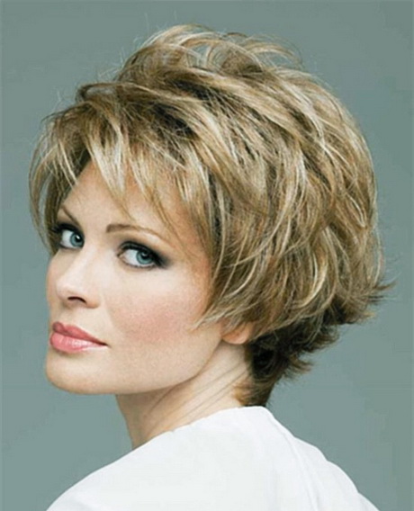 short-haircuts-for-women-over-50-with-wavy-hair-28-16 Rövid hajvágás 50 év feletti nők számára hullámos hajjal