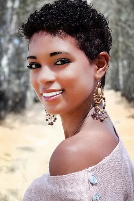 short-hairstyles-for-black-women-with-oval-faces-07-17 Rövid frizurák ovális arcú fekete nők számára