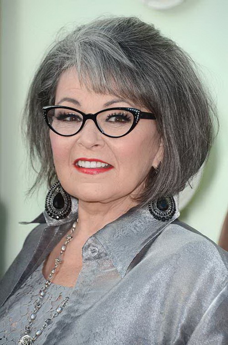 short-hairstyles-for-older-women-with-gray-hair-32_19 Rövid frizurák idősebb, szürke hajú nők számára