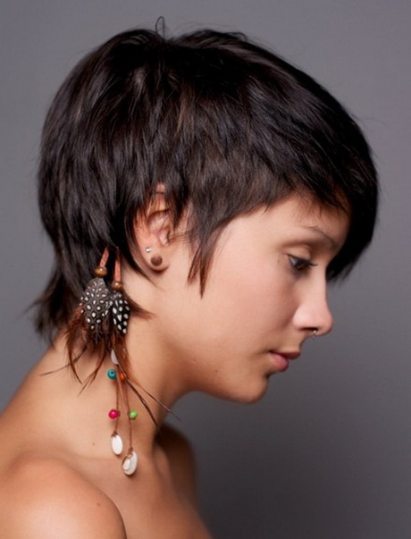 short-hairstyles-for-women-with-straight-hair-14_17 Rövid frizurák egyenes hajú nők számára