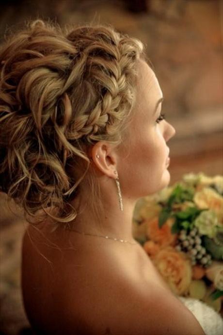 braided-bridesmaid-hairstyles-92_9 Fonott koszorúslány frizurák