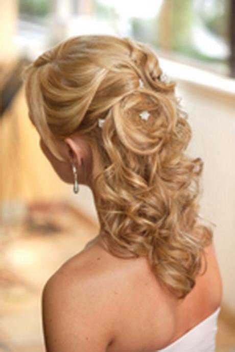 bridal-hairstyles-half-up-half-down-94_15 Menyasszonyi frizurák félig felfelé