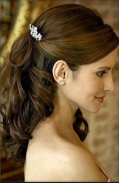 bridal-hairstyles-half-up-half-down-94_6 Menyasszonyi frizurák félig felfelé