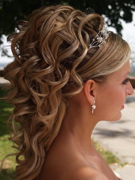 bridesmaid-hair-styles-75_17 Koszorúslány frizurák