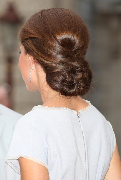 bridesmaid-updo-hairstyles-18_10 Koszorúslány frizura