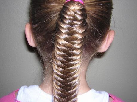 cute-braided-hairstyles-for-kids-21_13 Aranyos fonott frizurák gyerekeknek