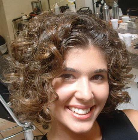 cute-hair-styles-for-short-curly-hair-76_15 Aranyos frizurák rövid göndör hajra