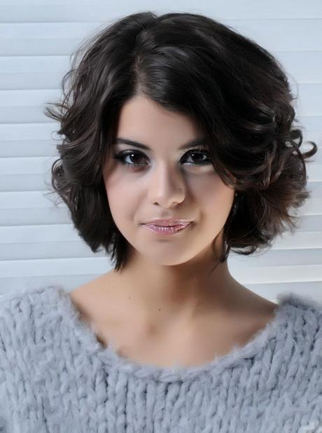 short-thick-curly-hairstyles-for-women-64_16 Rövid vastag göndör frizurák a nők számára
