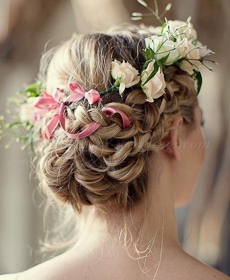 bridal-hairstyles-with-flowers-74_16 Menyasszonyi frizurák virágokkal
