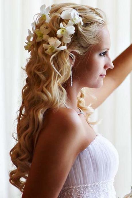 bridal-hairstyles-with-flowers-74_8 Menyasszonyi frizurák virágokkal