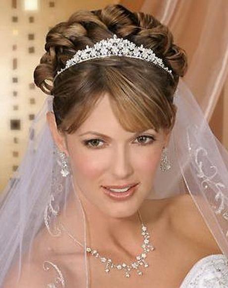 bridal-hairstyles-with-veil-and-tiara-16_3 Menyasszonyi frizurák fátyol, tiara