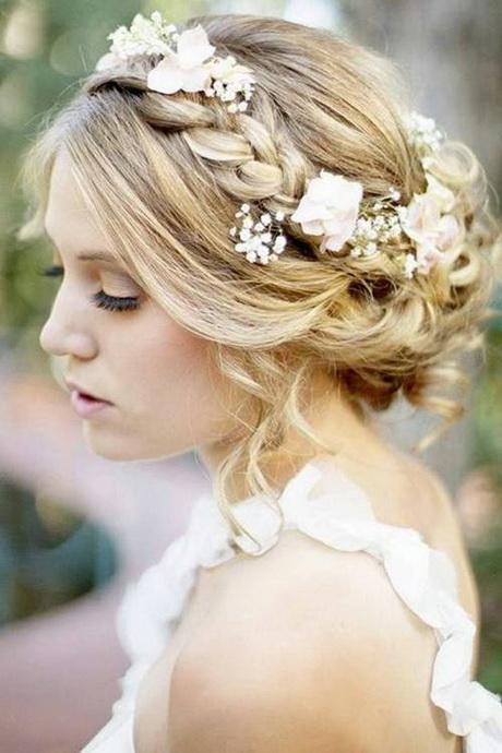 cute-hairstyles-for-a-wedding-51_10 Aranyos frizurák esküvőre