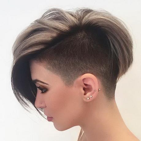 semi-shaved-hairstyles-for-women-47_17 Félig Borotvált frizurák a nők számára