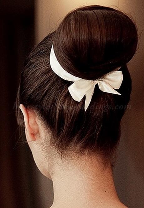 bridal-bun-hairstyle-46_10 Menyasszonyi zsemle frizura