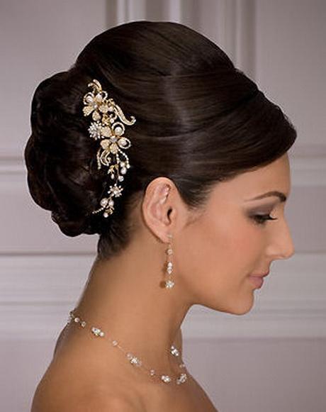 bridal-bun-hairstyle-46_13 Menyasszonyi zsemle frizura