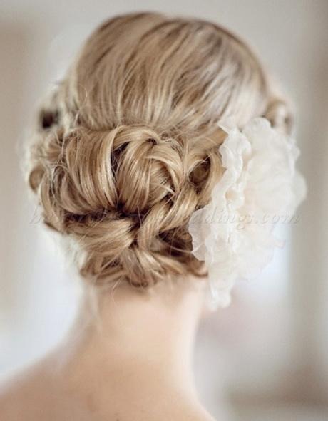 bridal-bun-hairstyle-46_18 Menyasszonyi zsemle frizura