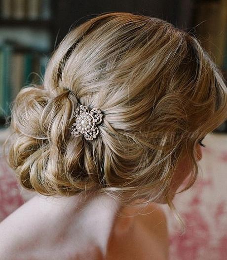 bridal-bun-hairstyle-46_7 Menyasszonyi zsemle frizura