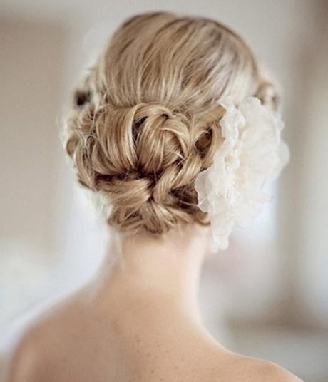 bridal-hairstyles-bun-11_5 Menyasszonyi frizurák zsemle