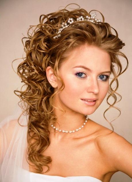bridal-hairstyles-curly-hair-03 Menyasszonyi frizurák göndör haj