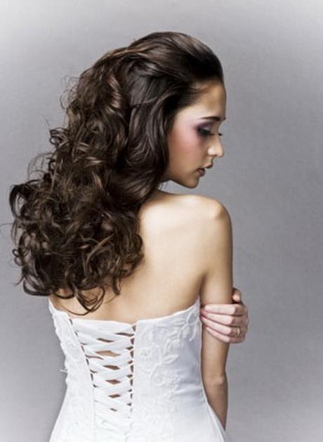 bridal-hairstyles-for-long-curly-hair-63_3 Menyasszonyi frizurák hosszú göndör hajra