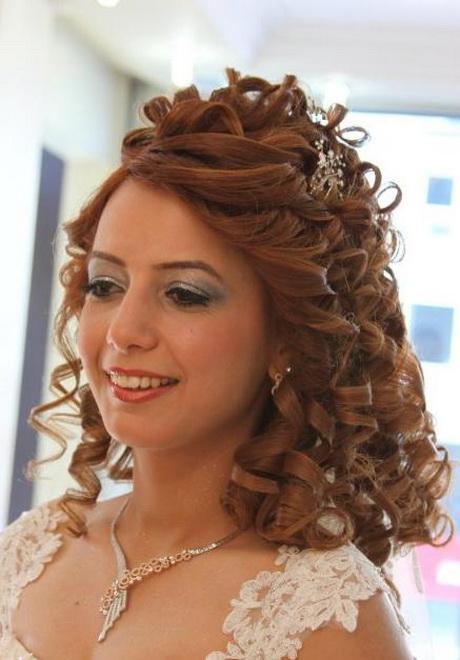 bridal-hairstyles-for-long-curly-hair-63_9 Menyasszonyi frizurák hosszú göndör hajra
