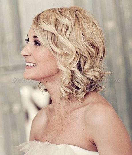 medium-length-bridal-hairstyles-37_20 Közepes hosszúságú Menyasszonyi frizurák