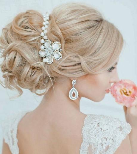beautiful-hairstyles-for-brides-30_12 Gyönyörű frizurák menyasszonyok számára
