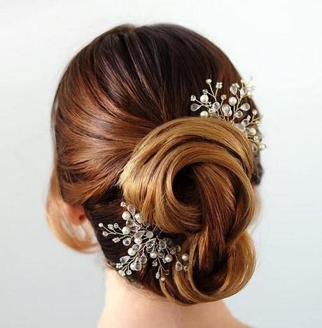 bridal-hair-updo-90_16 Menyasszonyi haj frizura