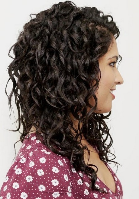 long-curly-hairstyles-2020-02_12 Hosszú göndör frizurák 2020
