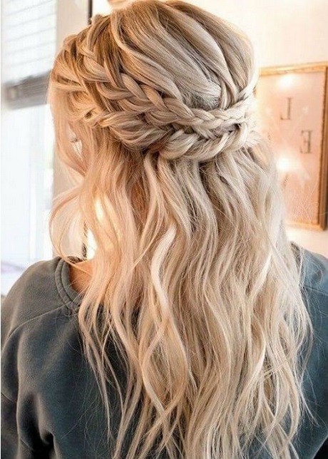 prom-hairstyles-for-2020-64_8 Prom frizurák 2020-ra