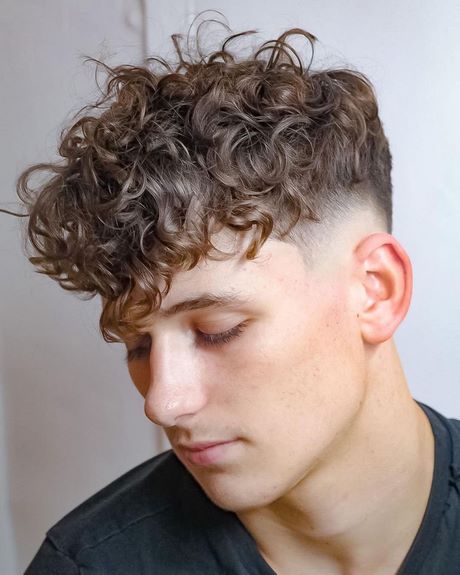 best-haircuts-for-curly-hair-2021-39 A legjobb hajvágás a göndör hajra 2021