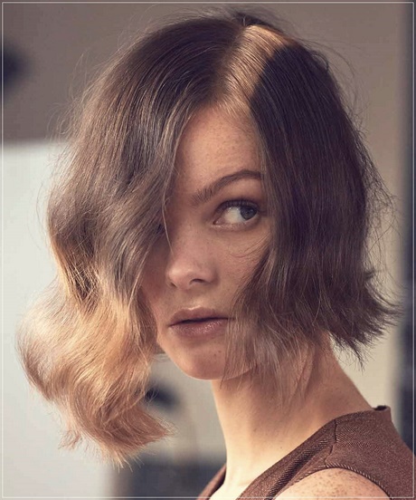 medium-length-layered-hairstyles-2021-20_12 Közepes hosszúságú réteges frizurák 2021