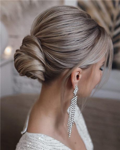 prom-hairstyles-updos-2021-63_17 Prom frizurák updos 2021