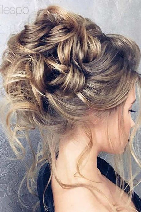 prom-updos-for-long-hair-2021-49_11 Prom updos hosszú hajra 2021